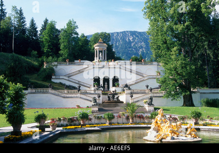 Giardino di palazzo, Linderhof Palace, Oberammergau, Baviera, Germania Foto Stock