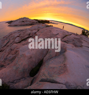 L'uomo a guardare il tramonto Georgian Bay Ontario Canada Foto Stock