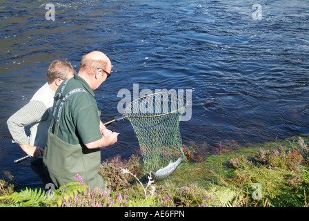 Per la pesca del salmone nel fiume Gruinard, Wester Ross, Highland Scozia Scotland Foto Stock