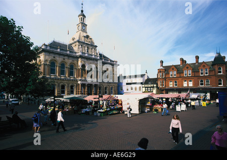 Luogo di mercato di fronte a Ipswich Town Hall capoluogo di contea di Suffolk Foto Stock