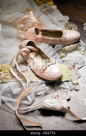 Bambini Danza balletto scarpe sul pezzo di pizzo ricamato Foto Stock