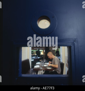 Linea di credito obbligatorio Giovanni angerson la vecchia stazione di polizia ristorante a Leeds West Yorkshire che ha convertito le cellule Foto Stock