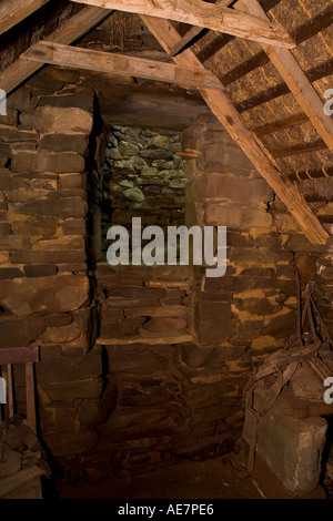 Dh Shetland croft house museum SOUTHVOE SHETLAND round tradizionale camino forno stufa Foto Stock