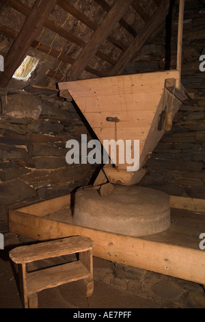 dh Shetland croft casa museo SOUTHVOE SHETLAND ruota orizzontale acqua macinazione pietra a secco costruzione mulino grano macinazione patrimonio agricolo Foto Stock