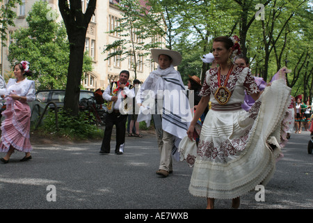 Festival di Amburgo Altonale culturale. Popolo messicano Foto Stock