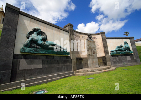 Monumento in onore azzorriani poeta e filosofo Antero de Quental, a Ponta Delgada, isole Azzorre, Portogallo Foto Stock