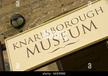 Knaresborough segno museo North Yorkshire England Regno Unito Regno Unito GB Gran Bretagna Foto Stock