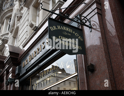 D. R. Harris & Co farmacia, St James Street, Londra, Regno Unito Foto Stock