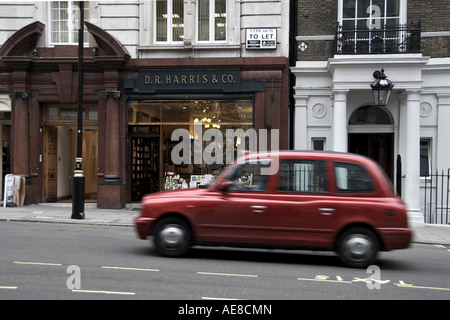 D. R. Harris & Co farmacia, St James Street, Londra, Regno Unito Foto Stock