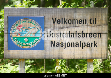 Segno accoglie i visitatori al Jostedalsbreen Parco Nazionale di Sogn og Fjordane Norvegia Foto Stock