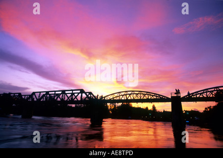 Ponte sul Fiume Kwai Thailandia Foto Stock