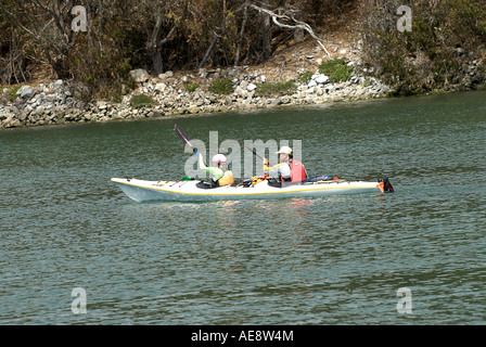Elkhorn Slough Harbour con tandem Kayakers di Monterey in California USA America Foto Stock