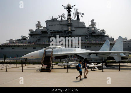 Aerei sovietici carrier e Kiev Su-27 in campo militare, il parco a tema della Cina Tianjin 19 Ago 2007 Foto Stock