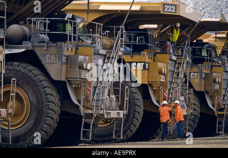 Ore truck driver, Australia Foto Stock