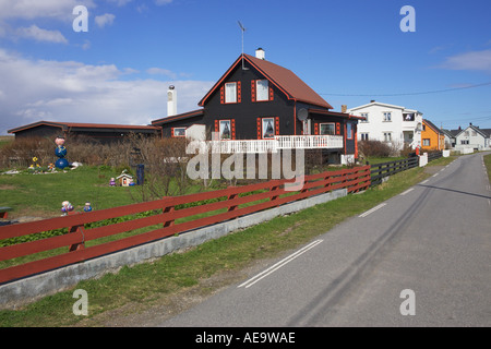 Case nel borgo costiero Varangerfjord Norvegia Foto Stock