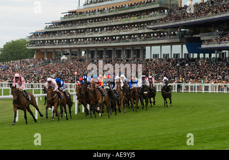 Royal Ascot, la nuova tribuna di corse ippiche. Ascot, Berkshire, Inghilterra 2006 2000s UK HOMER SYKES Foto Stock