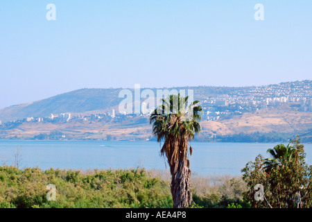 Il mare di Galilea con Tiberiade come visto da nord in background Foto Stock