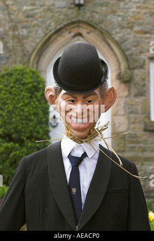 Maschera dell'ex primo ministro britannico Tony Blair al Wray Scarecrow Festival, Wray, Lancashire, Inghilterra Foto Stock