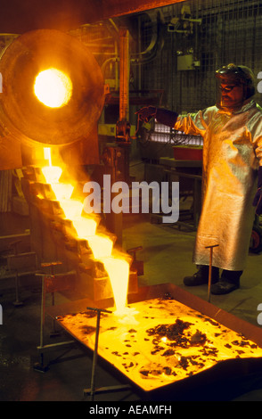 Versando oro, Kalgoorlie Australia Foto Stock