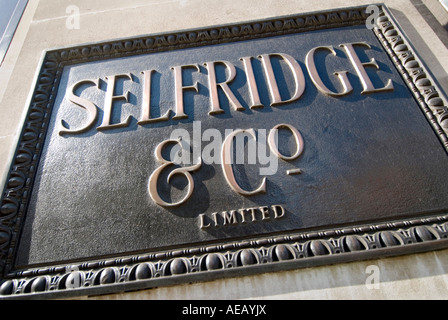 Dal grande magazzino Selfridges segno su Oxford street nel centro di Londra REGNO UNITO Foto Stock