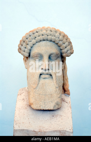 Isola di Delos, Grecia museo archeologico busto in marmo su zoccolo in pietra Foto Stock