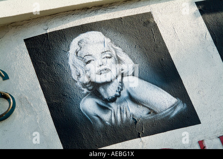 Disegno di Marilyn Monroe sulla parete esterna dell'edificio su Hollywood Boulevard Los Angeles California Foto Stock