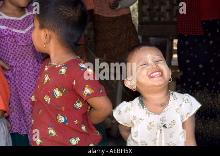 La bella gente e il paesaggio del Myanmar Birmania nel 2006 Foto Stock