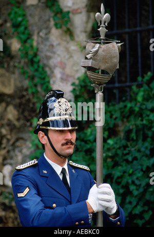 Poliziotto sul dovere di cerimoniale in Portogallo Foto Stock