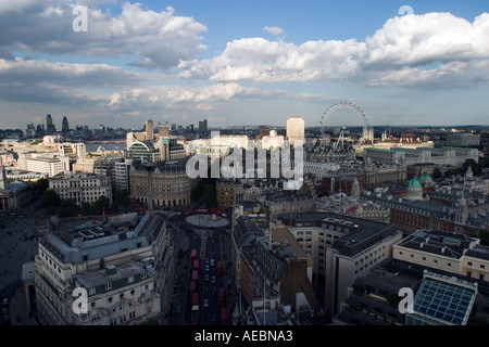 Sui tetti di Londra vista che mostra il West End e a Trafalgar Square, Canary Wharf, London Eye, South Bank, Haymarket, Piccadilly Circus, Foto Stock