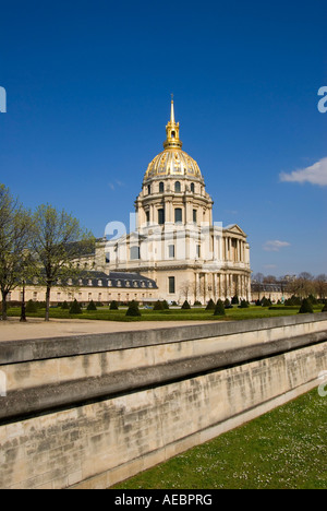 Parigi, Francia. Hotel des Invalides (17esimo secolo: Architetto - Libéral Bruant) Ospedale dei soldati feriti, oggi museo che ospita la tomba di Napoleone Foto Stock