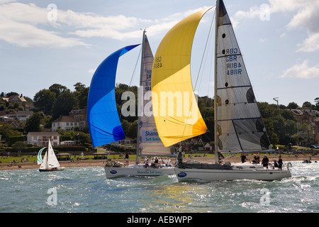 2007 Cowes Week Regata nel Solent passato Royal Yacht Squadron Foto Stock