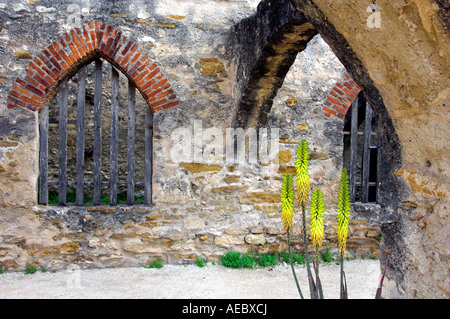 Archi presso la storica missione di San Jose, San Miguel de Aguayo in San Antonio Texas USA Foto Stock