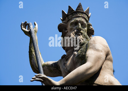 Statua di Nettuno in luogo di mercato della Contea di Durham Durham Inghilterra Foto Stock