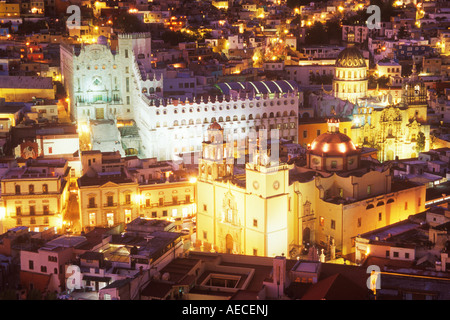 Vista della città e università e Basilica di Nostra Signora di Guanajuato da El Pipila monumento Guanajuato Messico Foto Stock