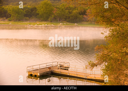 Il molo di pesca Lago Cachuma Santa Ynez Valley California USA Foto Stock