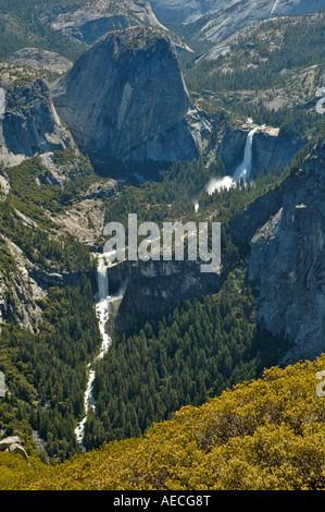 Il Nevada e primaverile cade dal punto di Washburn nel Parco Nazionale di Yosemite Foto Stock