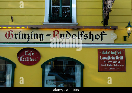 Vienna, vino tradizionale ristorante "Heuriger" a Grinzing, Rudolfshof Foto Stock