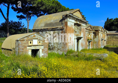 I monumenti funerari della necropoli di portus Foto Stock