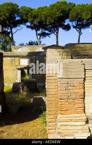 I monumenti funerari della necropoli di portus Foto Stock