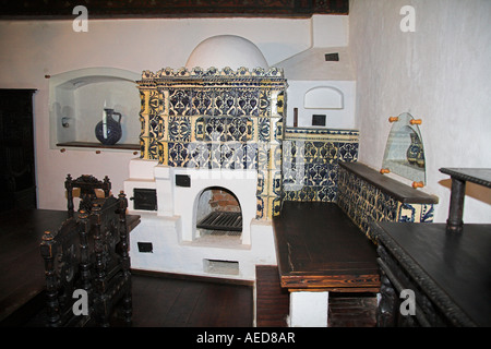 Camino in una sala nel Castello di Bran, crusca, vicino a Brasov, Transilvania, Romania Foto Stock