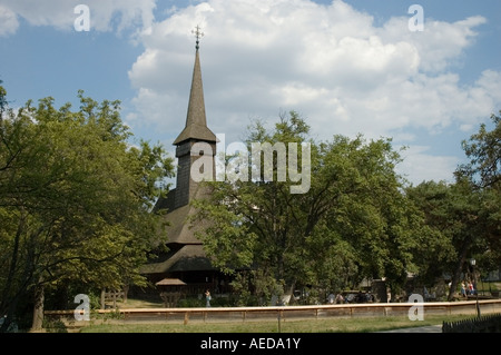 Maramures, legno chiesa cattolica, museo del villaggio, Herastrau Lake, Bucarest, Romania, Europa UE Foto Stock