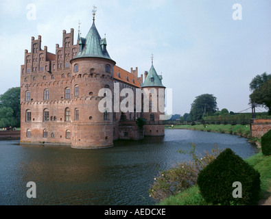 Castello di Egeskov, Fyn (Funen), Danimarca. Il Castello di Egeskov si trova vicino a Kværndrup, nel sud dell'isola di Funen, Danimarca. Foto Stock