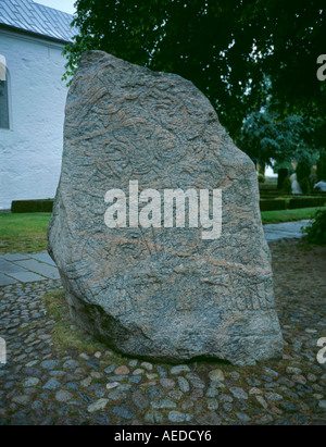 Jellingstenene (Jelling pietre), villaggio di Jelling a nord-ovest di Vejle, Jylland (Jutland), Danimarca Foto Stock