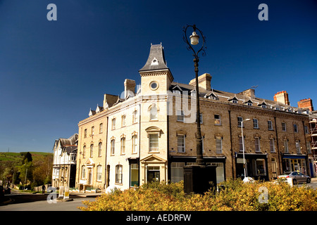 Regno Unito Galles Powys Llandrindod Wells elegante edificio vittoriano a High Street Ithon nodo stradale Foto Stock