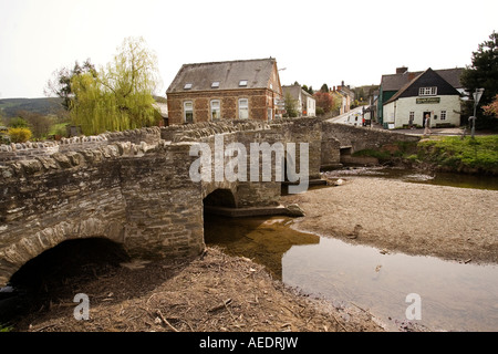 Regno Unito Shropshire medievale Clun 1450 packhorse ponte sul fiume Clun Foto Stock