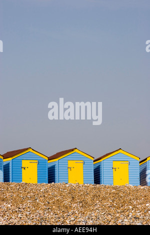 Ombrelloni sulla spiaggia di Littlehampton West Sussex Foto Stock