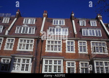 Hornton Street Kensington London W8 Inghilterra UK Arts artigianato case di stile cercando fino a finestre dormer nel tetto 1903 Edwardian Foto Stock