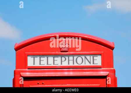 Poco usato il rosso BT casella telefono a 8 miglia dalla città più vicina, a nord di Llyn Brianne serbatoio in aperta campagna Mid Wales UK Foto Stock