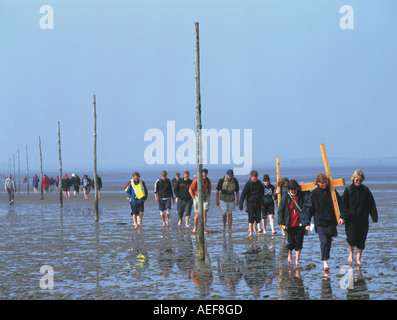 Pellegrino la Causeway Lindisfarne Northumberland Coast UK Foto Stock