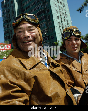 Oliver Holmes con la Francia 14 Litri n. 14 durante la riesecuzione del 1907 Pechino a Parigi rally a Pechino il 25 maggio 2007 Foto Stock